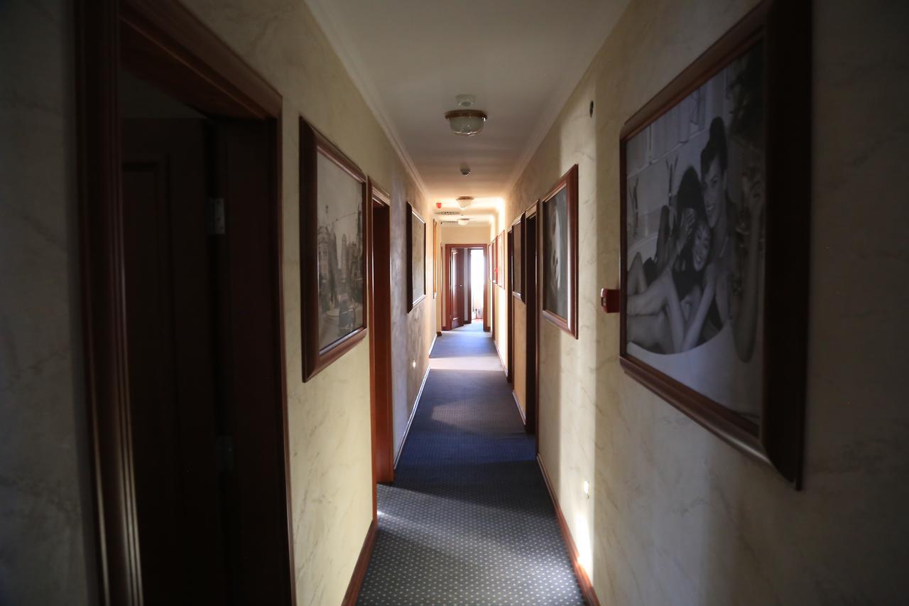 Hotel Village Stari Banovci Buitenkant foto
