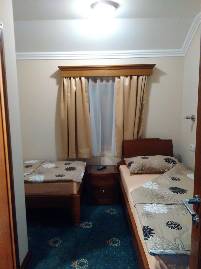 Hotel Village Stari Banovci Buitenkant foto