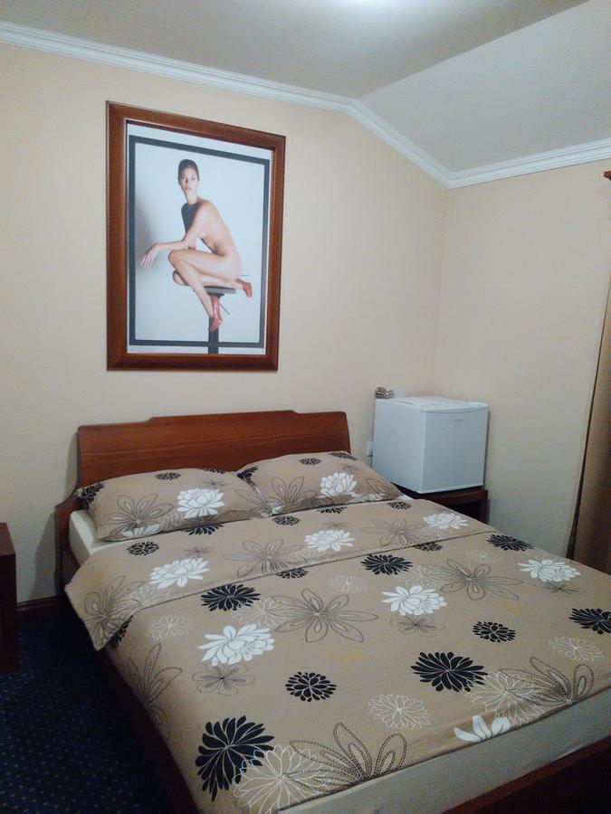 Hotel Village Stari Banovci Buitenkant foto